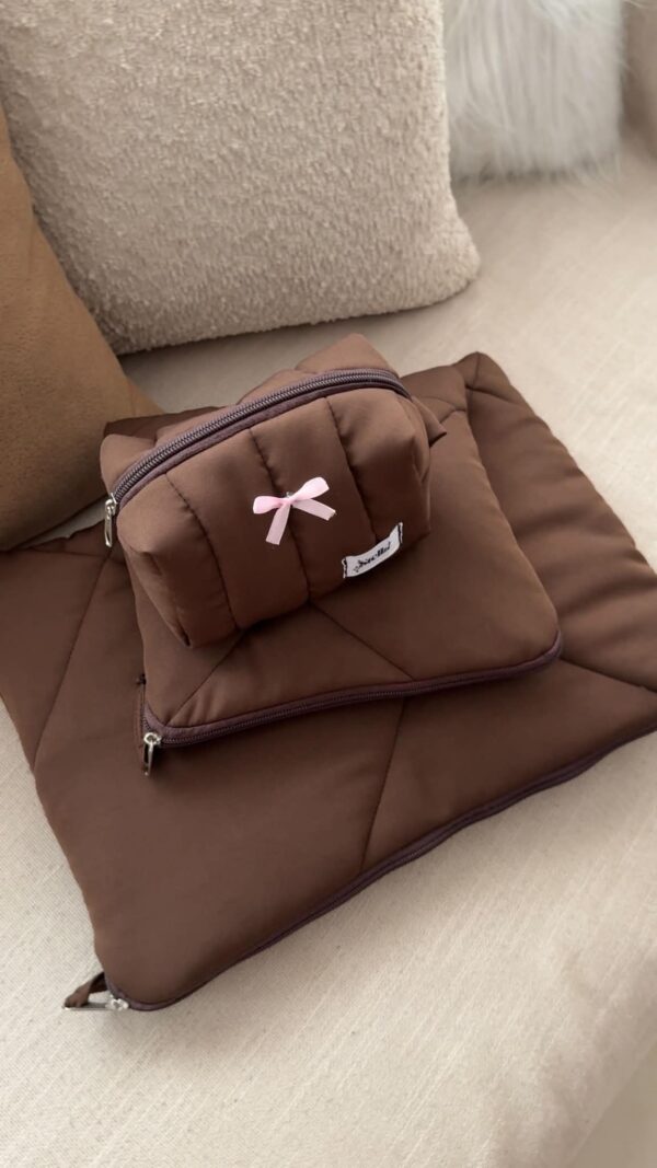 0deba362-0706-4524-9b1f-61cf087e699d Pochette pc
